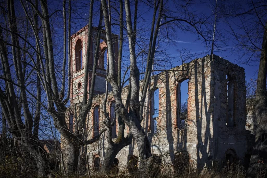 Karpniki. Ruina kościoła ewangelickiego