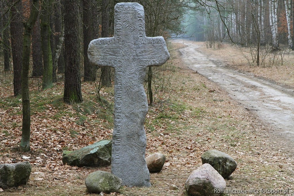 krzyż pokutny pojednania w lesie - Kijowice 