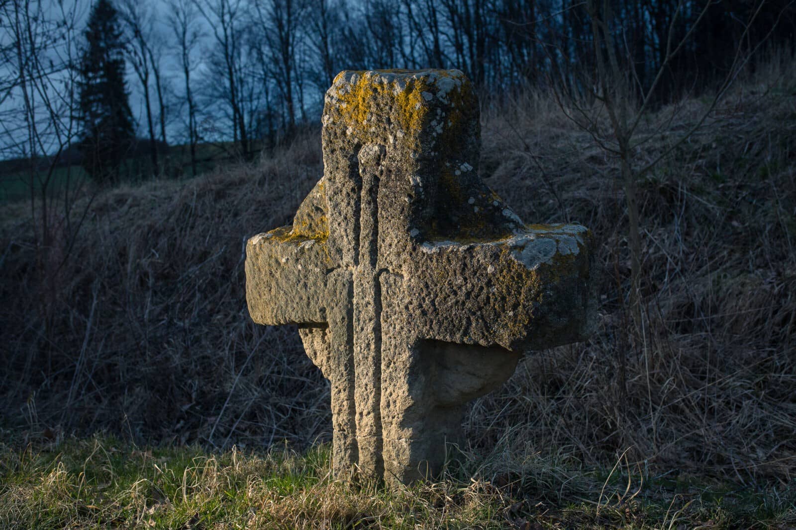 Krzyż z rytem miecza -okolice Czernicy , Góry Kaczawskie 
