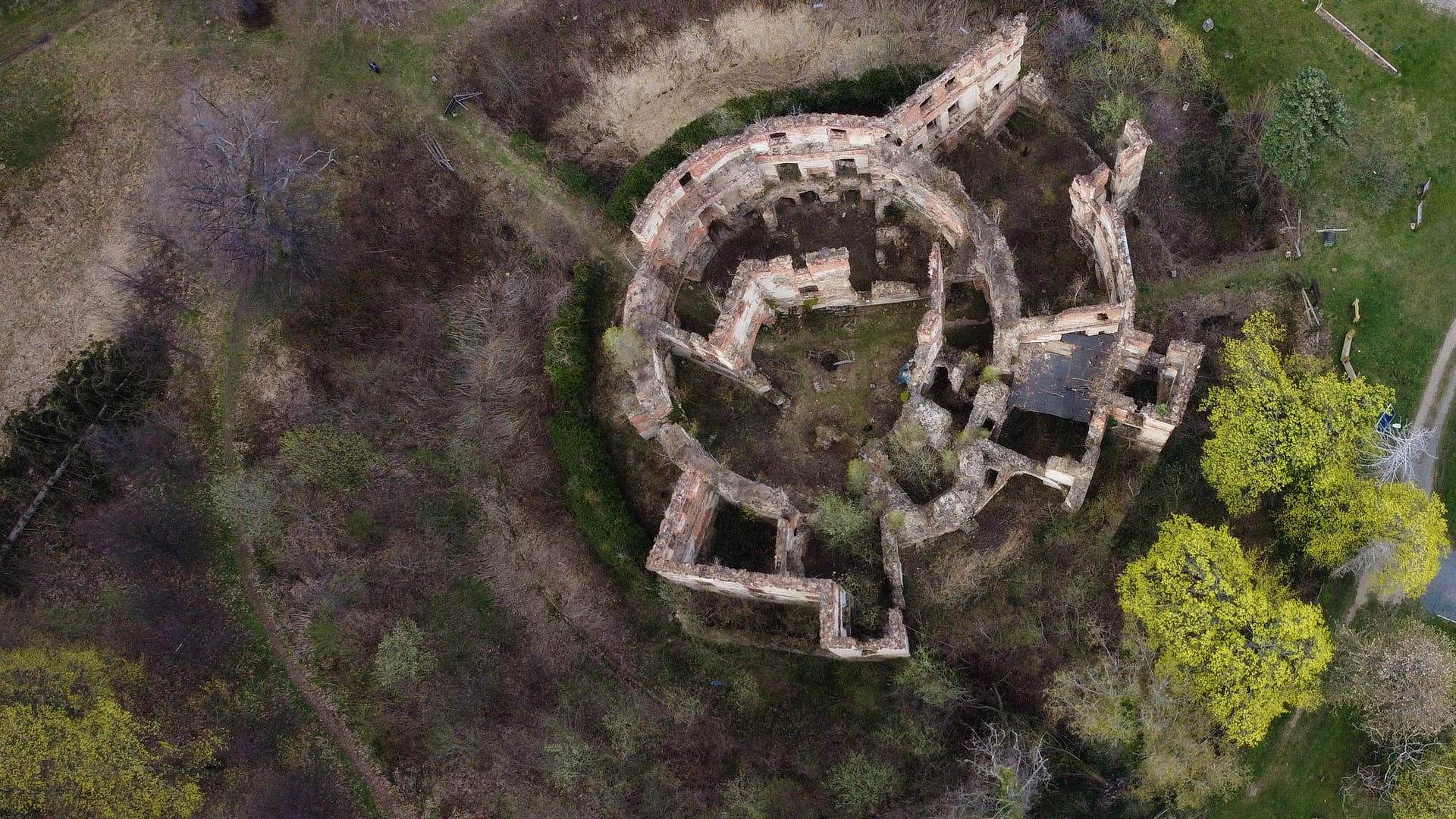Ruiny zamku Owiesno                                                           fotoPort.pl