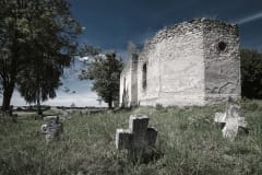Ruiny cerkwi i dawny cmentarz - Huta Różaniecka