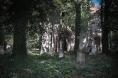 Stary cmentarz wokół cerkwi w Starych Oleszycach