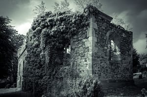 Ruiny kościoła w Rząsinach