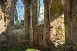 Miechowice Oławskie - ruina kościoła
