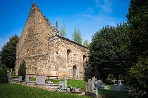 Ruiny kościoła w Rząsinach