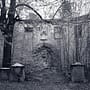 Ruiny schroniska Kesselschlossbaude ( później Ośrodek ZHP Zameczek ). Góra Kocioł nad Kotliną